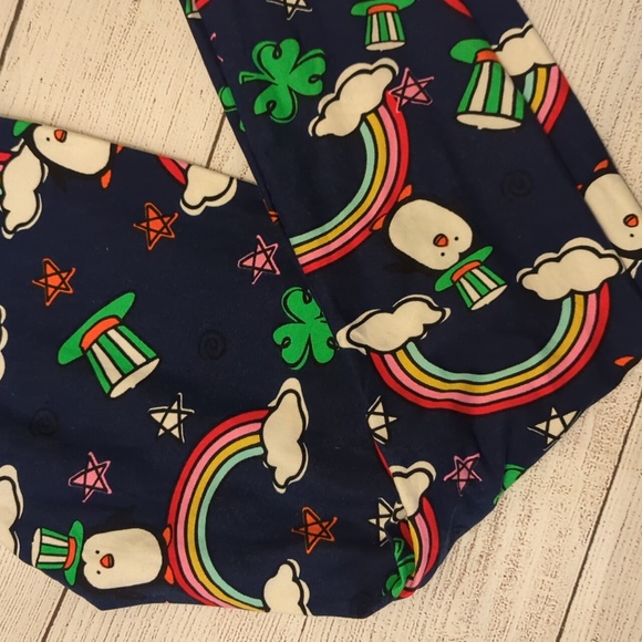 Lularoe St. Patrick's Day penguin rainbow leggings OS NWOT - Picture 2 of 2